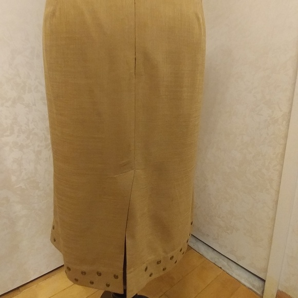 Blazer and skirt set trimmed with metal buttons - Picture 5 of 7